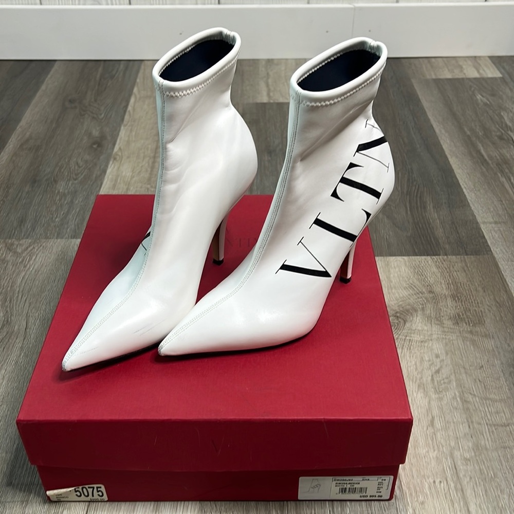 Valentino boots. White. Size 39